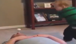 Ông bố trả giá vì dạy con đánh golf quá sớm