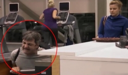 Người đẹp ngỡ ngàng trước hành động của người đàn ông