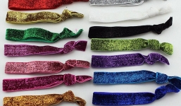 Thiếu nữ bị nhiễm trùng vì… đeo dây buộc tóc ở cổ tay