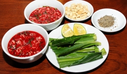 Vì sao du khách kinh hãi những món đặc sản Việt?