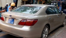 Xe Lexus giá tiền tỷ mang biển xanh 80A-919.99 giả