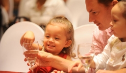 Tiết lộ người chồng kém 3 tuổi ít biết của ca sĩ Hồng Nhung