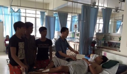 Lật xe du lịch Thái Lan, 5 người Việt bị thương