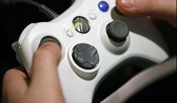 Nhốt con trong thùng rác để chơi game, bé 16 ngày tuổi tử vong