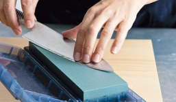 Video: Hướng dẫn mài dao sắc bén đơn giản nhất 