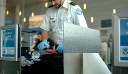 Muốn đi máy bay thì để sạc dự phòng ở nhà