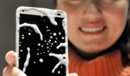 Chiếc smartphone đầu tiên trên thế giới có thể rửa bằng xà phòng