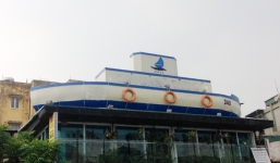 Đại gia Việt gắn siêu xe, trực thăng làm sang cho biệt thự