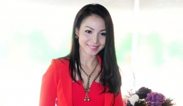 Phi Nhung được tặng 50 triệu đồng để nuôi con mồ côi