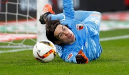 Video: Thủ môn dùng tiểu xảo khiến đổi thủ sút hỏng 11 mét