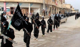 Mỹ dội bom tổng hành dinh Raqqa, 32 tay súng IS bị tiêu diệt