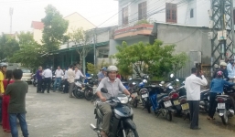 Gọi dậy nấu cơm, phát hiện vợ chết trên giường