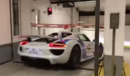 Clip: Lợi thế trốn vé của siêu xe