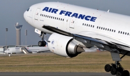 Máy bay Pháp bị dọa đánh bom