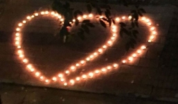 Xôn xao màn tỏ tình giữa ký túc xá Đại học Bách Khoa Hà Nội