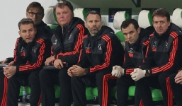 MU xuống đá Europa League, CĐV đòi 'tống cổ' Van Gaal