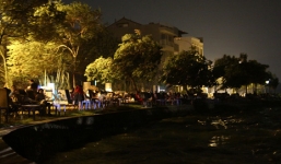 Sự thật đằng sau thu nhập “khủng” của quán nước vỉa hè