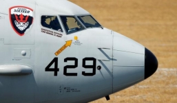 Trung Quốc 'theo dõi sát sao' động thái điều máy bay đến Singapore của Mỹ