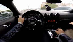 Tài xế lái Audi lao vút trên phố như phim hành động