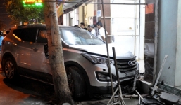 Lời khai của tài xế ô tô leo lên vỉa hè cuốn hai cô gái vào gầm