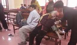 Bị con dâu kiện, 2 vợ chồng già gần 90 tuổi bất tỉnh tại toà