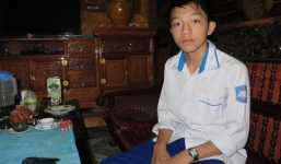 Nam sinh trả lại 30 triệu đồng cho người đánh mất