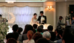 Ăn cưới thuê kiếm 400.000 đồng/đám cưới