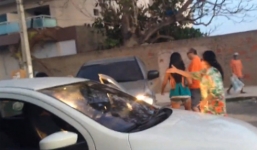 Mải tranh cãi, cặp vợ chồng bị trộm xe ngay trước mặt