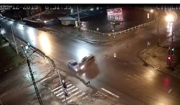 Video: Ô tô phóng bạt mạng gây tai nạn kinh hoàng khi chạy trốn cảnh sát