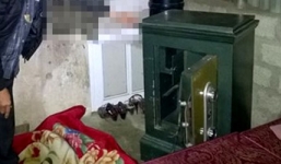 'Cậu ấm' dẫn nhóm bạn về nhà trộm két sắt 1 tỉ đồng