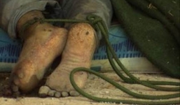 Vụ trói và đánh con tử vong vì ăn trộm vịt: Người cha được tại ngoại