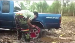 Bí kíp giúp ôtô thoát lầy nhanh chóng