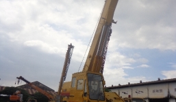 Phụ lái cần cẩu ngã từ độ cao 5m xuống đất tử vong