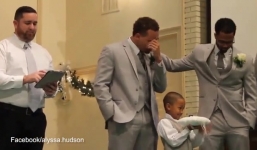 Clip chú rể khóc như 'mưa trút' hút triệu người xem