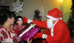 Dịch vụ cho thuê ông già Noel và người yêu “gây bão”