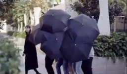 Chuyện tình 'ông ăn chả bà ăn nem'