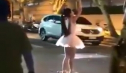 Khi nghệ sĩ đi vứt rác cũng thật 'khác người'