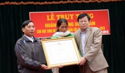 Nam sinh thiệt mạng vì cứu bạn được tặng Huân chương Dũng cảm