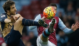 Aston Villa 0-2 Arsenal: Pháo thủ vươn lên dẫn đầu bảng