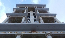 Biệt thự đá 50 tỷ cao ngất ngưởng ở Hồ Tây