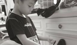 Hồ Ngọc Hà hạnh phúc được con trai buộc dây giày