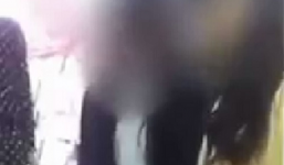 Video: 2 nữ sinh trộm đồng hồ bị chủ cửa hàng bắt ngay tại trận