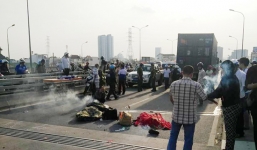 Xe container cán chết hai thợ hồ trên cầu Phú Mỹ