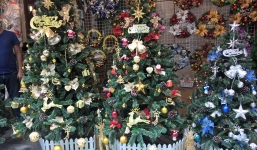 Cây thông Noel thủ công gần 10 triệu đồng “hút” khách 