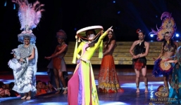 Lan Khuê trượt top 5 thi tài năng của Miss World 2015