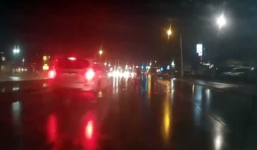 Tài xế nổi giận với người đi bộ sang đường ẩu