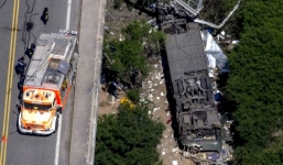 Xe bus lao xuống cầu, 43 cảnh sát thiệt mạng