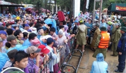 Bão Melor giật cấp 12 vào Biển Đông, hàng chục người mắc kẹt trên đảo Lý Sơn