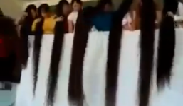 'Đội quân' tóc dài khiến người xem 'chết ngất'