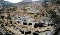 Trung Quốc: Phát hiện khu mộ treo với 131 quan tài từ hàng nghìn năm trước